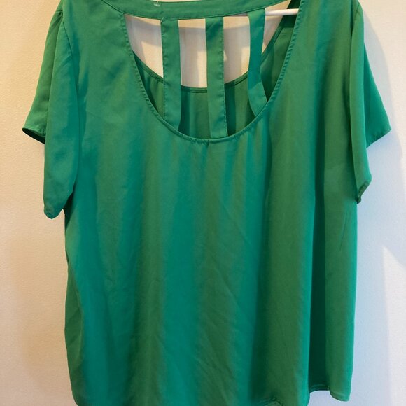 🦋 3/$25 Torrid Bright Green Top - Picture 3 of 5